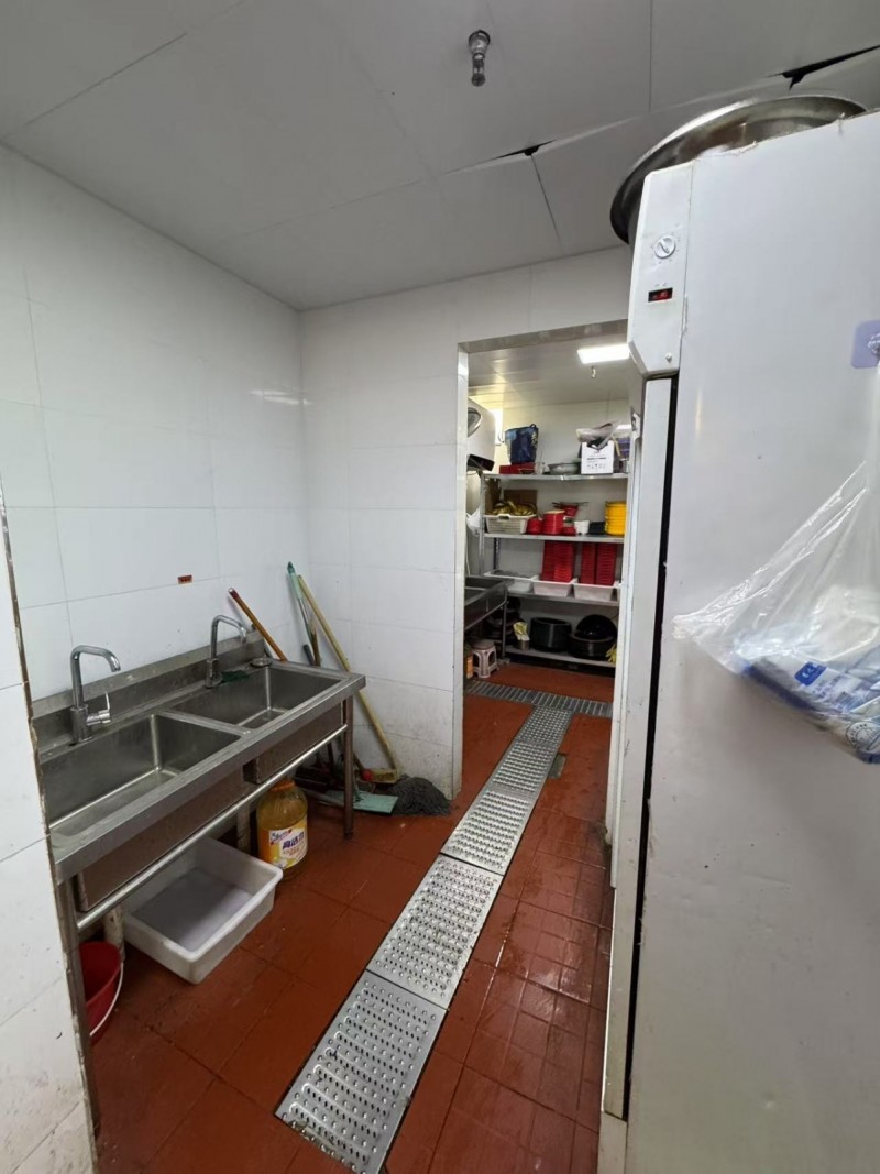 转让中央公园北区底商旺铺，因个人原因无力管辖多个店铺，忍痛转旺，配套齐全，带天然（第 4 张）