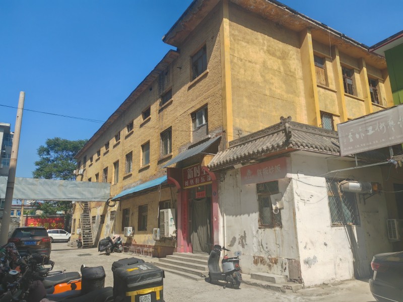 招租：
一、地理位置优越，东风路附近，周边环境宜人，临近学校，生活便利，出行无（第 1 张）