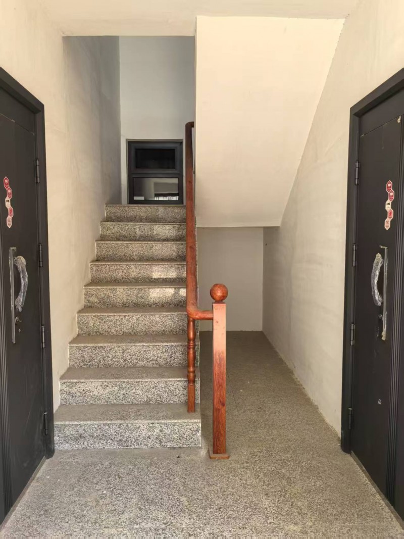 新房出售:县城东方小学西侧，三室两厅两卫，120--130平方，全部现浇顶，高质（第 1 张）