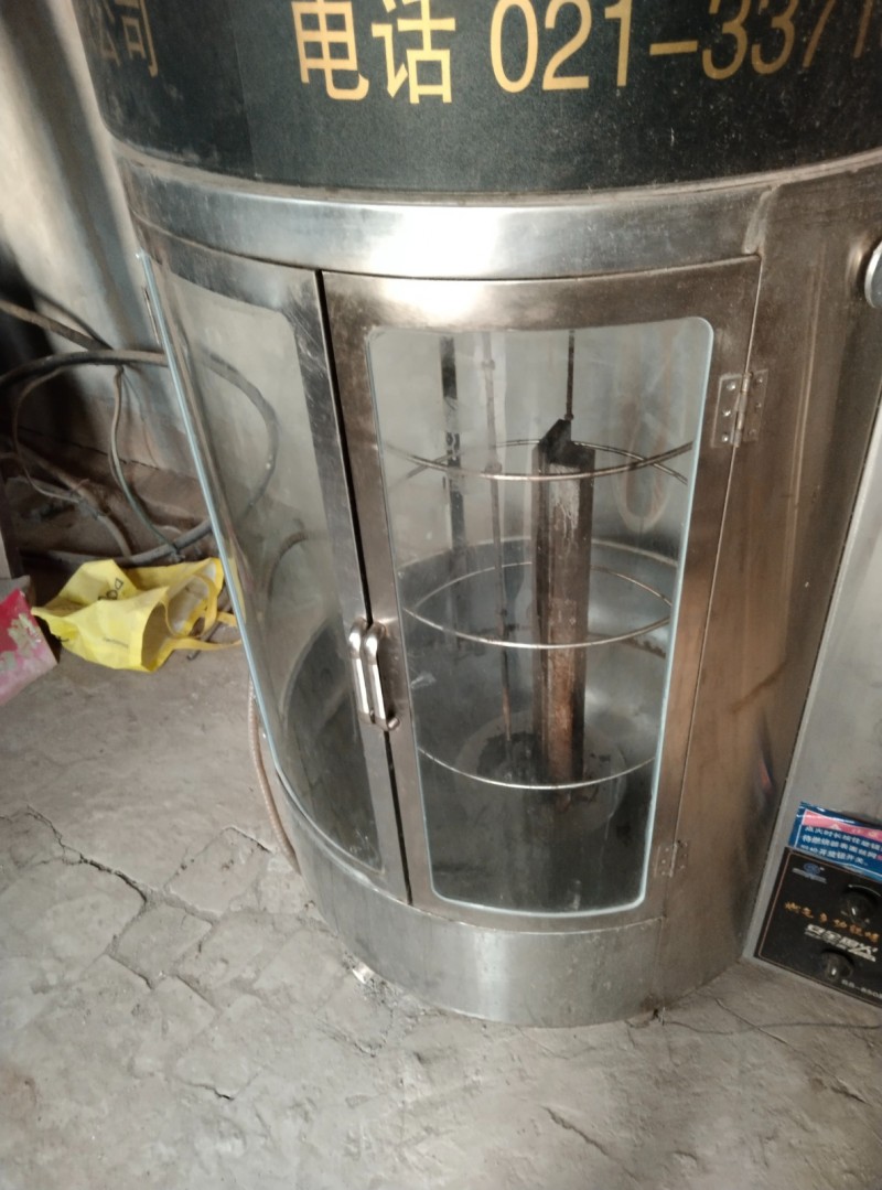出售闲置的烤鸭炉,冰柜（长的一个门冷冻,一个门冷藏）买回来就用俩月，需要的联系我（第 2 张）