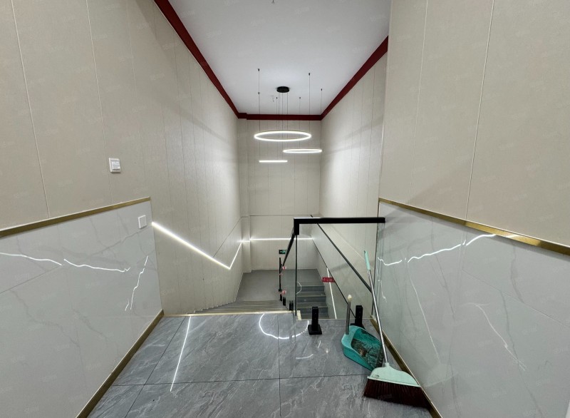 1万一月，压一付六 捡漏！
低价急转明珠实验小学对面餐饮店，
因原餐饮品牌店（第 2 张）