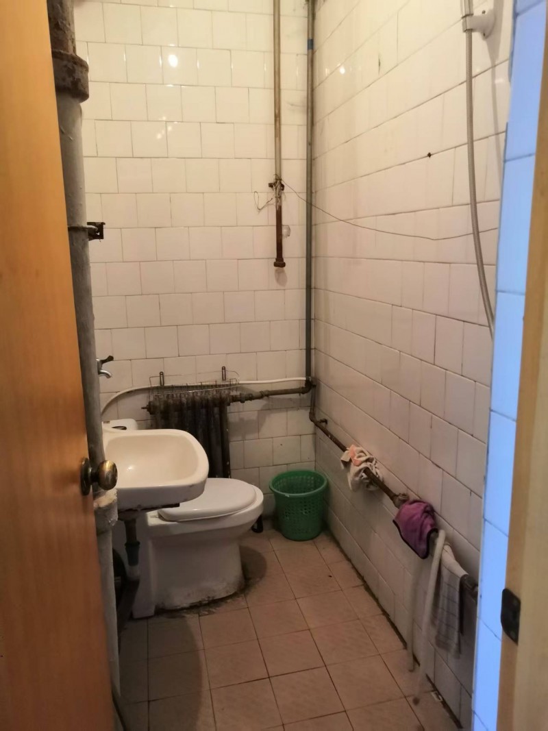 中华路工人剧院对面，5楼，二室一厅，2台空调，冰箱，全自动洗衣机，月租1000（第 7 张）