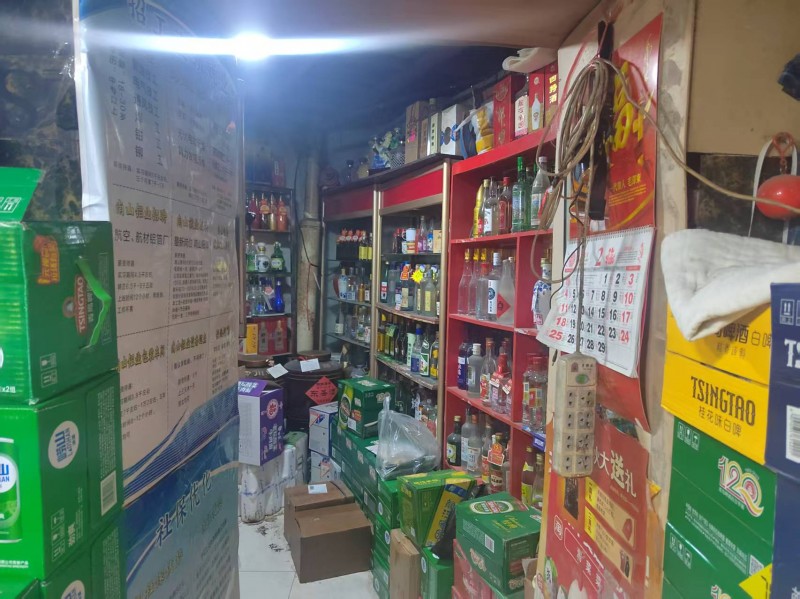 出让邯山街糖酒公司附近一盈利中烟酒超市，证件齐全，接手可营业盈利，有意请联系，（第 2 张）