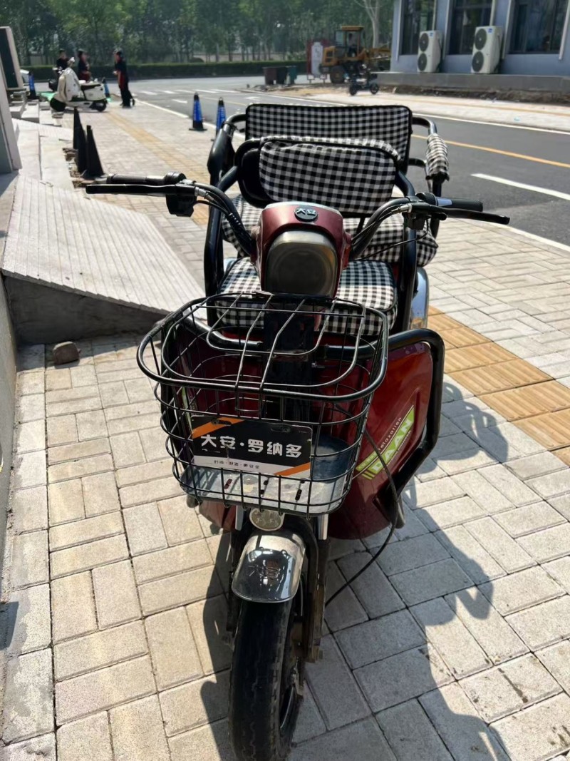 出售实木上下铺，自己家买的，一个直没用上，尺寸自己看吧！ 忘说了，就一张哈 单独（第 1 张）