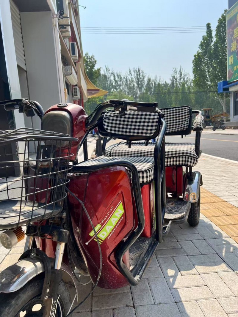 出售实木上下铺，自己家买的，一个直没用上，尺寸自己看吧！ 忘说了，就一张哈 单独（第 2 张）