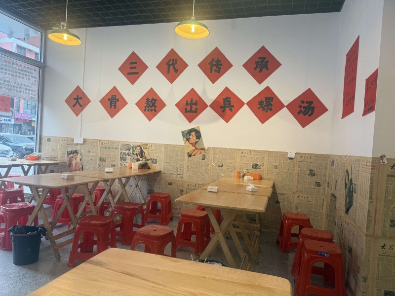 转让拉德芳斯新城路繁华地段纯一层餐馆
面积约60平带阁楼，位置优越，附近小区密（第 5 张）