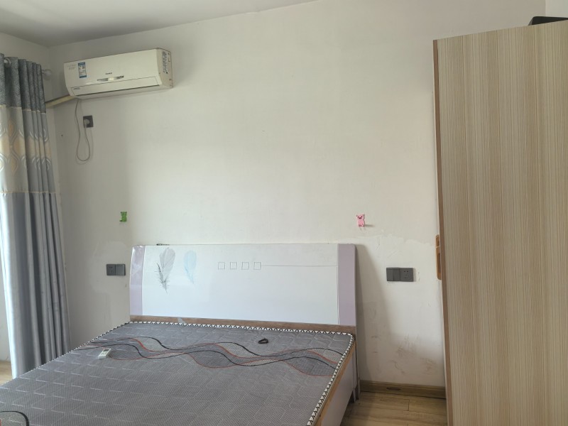 出租房屋，（五幼对过），3室两厅两卫，厨卫，空调，床沙发齐全，拎包入住可长期租住（第 2 张）