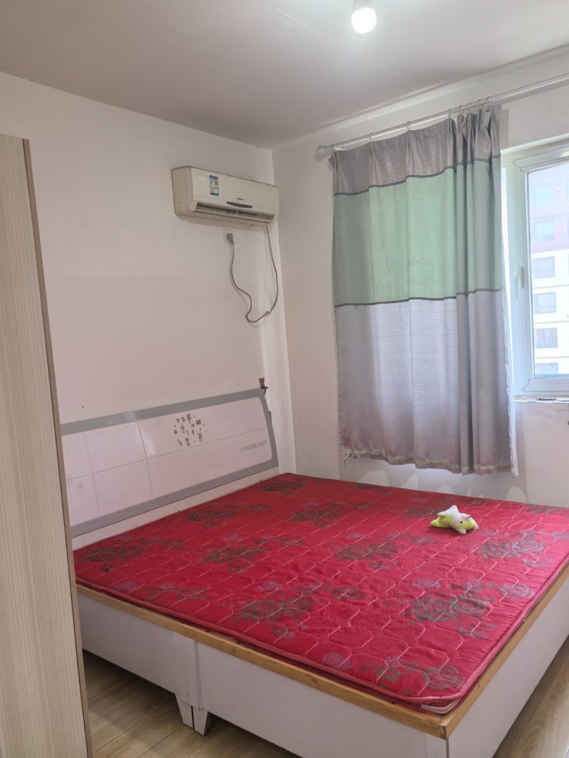 出租房屋，（五幼对过），3室两厅两卫，厨卫，空调，床沙发齐全，拎包入住可长期租住（第 4 张）