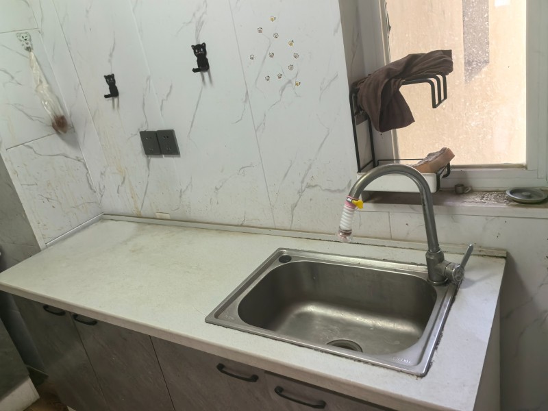 出租房屋，（五幼对过），3室两厅两卫，厨卫，空调，床沙发齐全，拎包入住可长期租住（第 5 张）