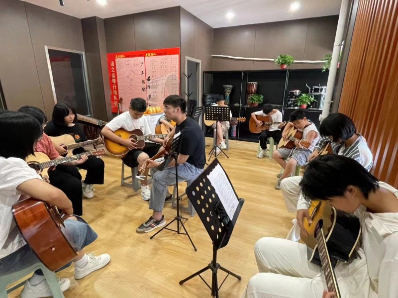 谣之音琴行暑假班招生开始啦，开设架子鼓课，电吉他课，木吉他课，招收5周岁以上儿童（第 1 张）