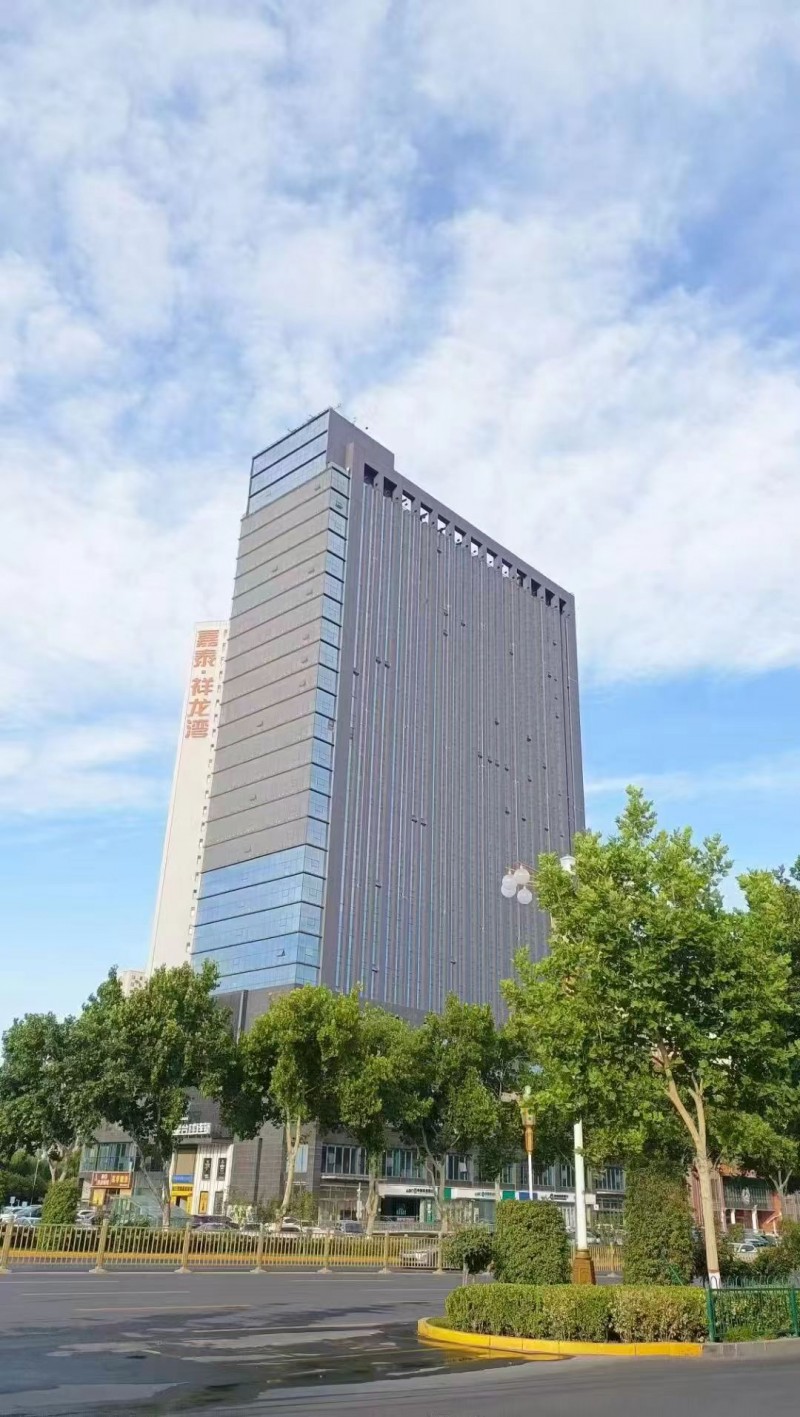 出租写字楼：人民路行政大厅旁边，龙湖公园对面，嘉华大厦写字楼120平精装修，停车（第 3 张）