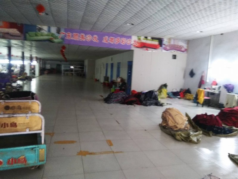 店铺占地面积约500平米以上，地理位置也很优越，对面是肥乡镇第四实验小学，北边紧（第 1 张）