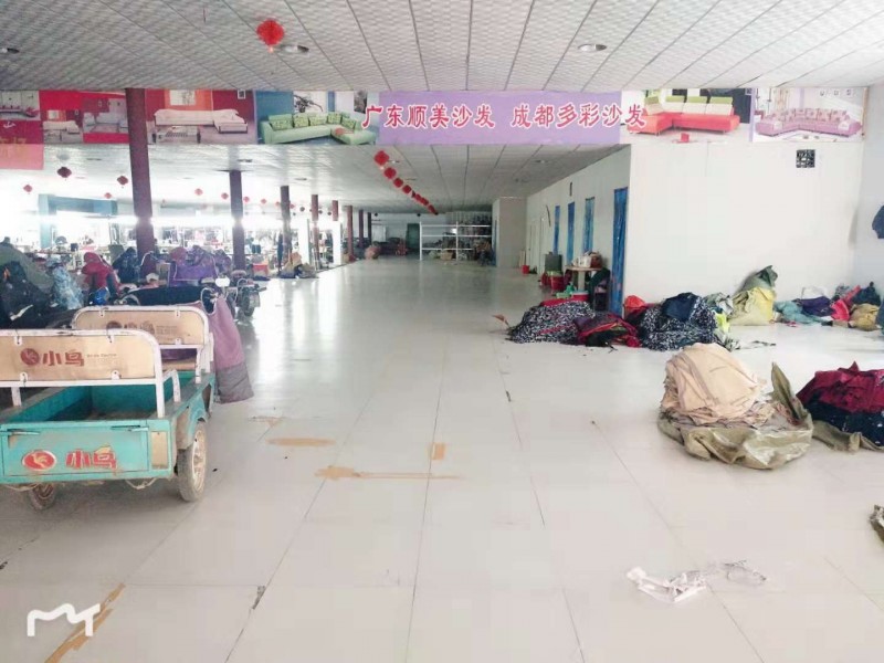 店铺占地面积约500平米以上，地理位置也很优越，对面是肥乡镇第四实验小学，北边紧（第 3 张）