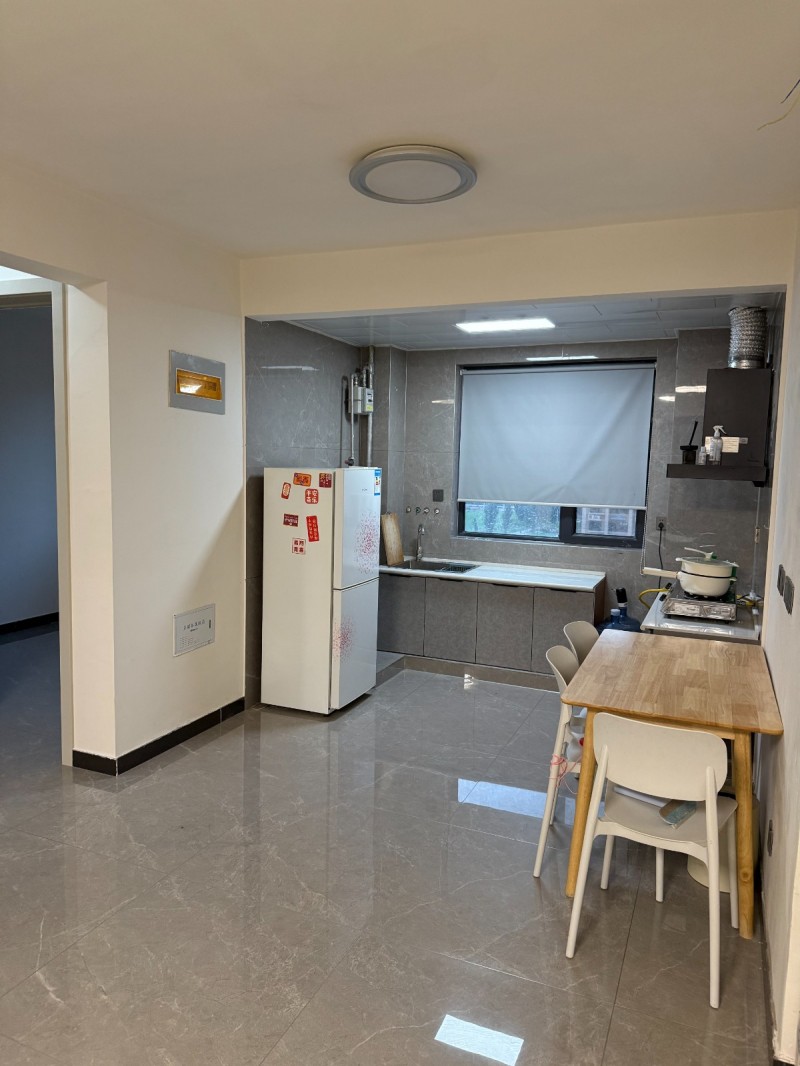 出租万浩御城新房，精装修，地砖，空调，沙发、床等家具俱全，电话（第 6 张）
