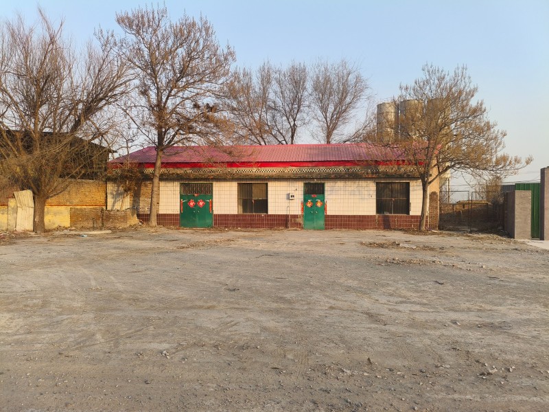 邱县西环贺卜桥西500米路北，房屋出租，交通便利，可商可住，前后有院儿，房租不高（第 1 张）