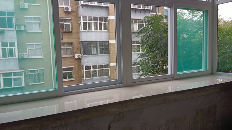 火车站附近，劳动路三号院有房出租。三室一厅一卫，三楼西户，家电齐全，领包入住租金（第 5 张）