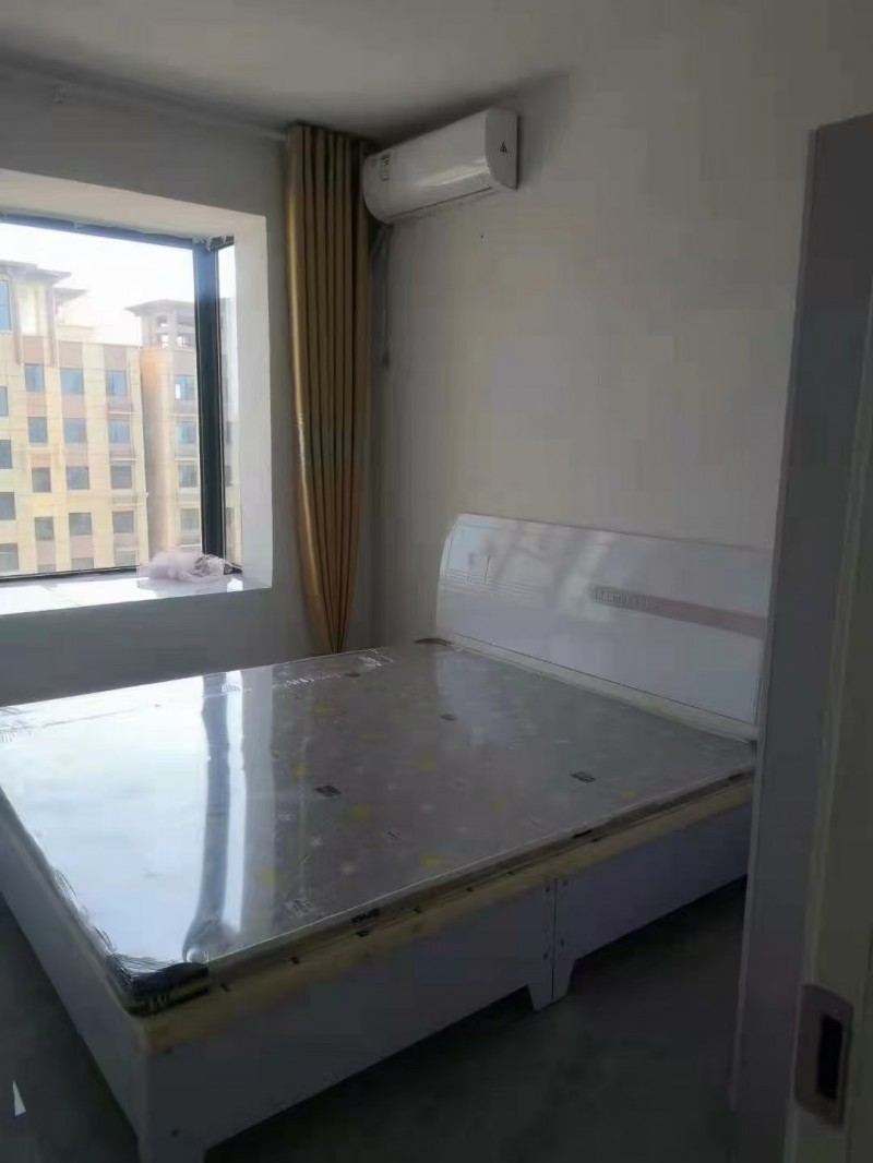 出租万浩御城小区，次顶层，新铺地板瓷砖，南北通透，三室两厅一厨一卫，空调冰箱洗衣（第 4 张）