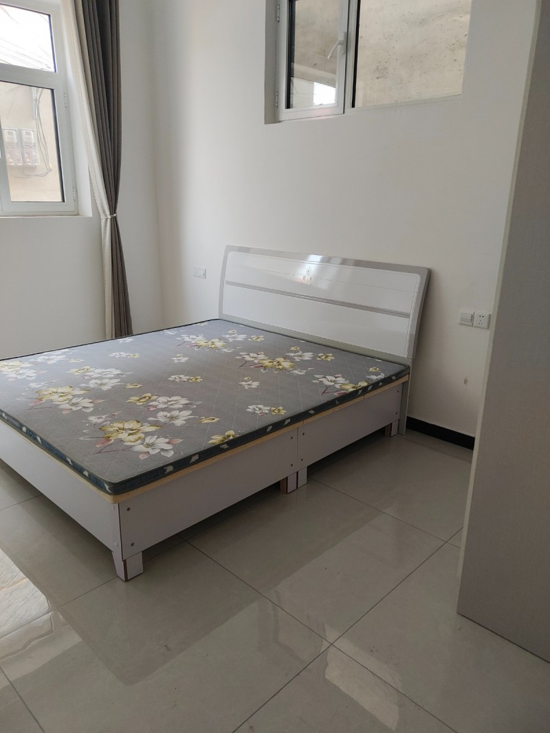 出租曲周县南关村自建单元楼一楼，三室两厅两卫一厨，家具家电齐全，拎包入住。可随时（第 1 张）
