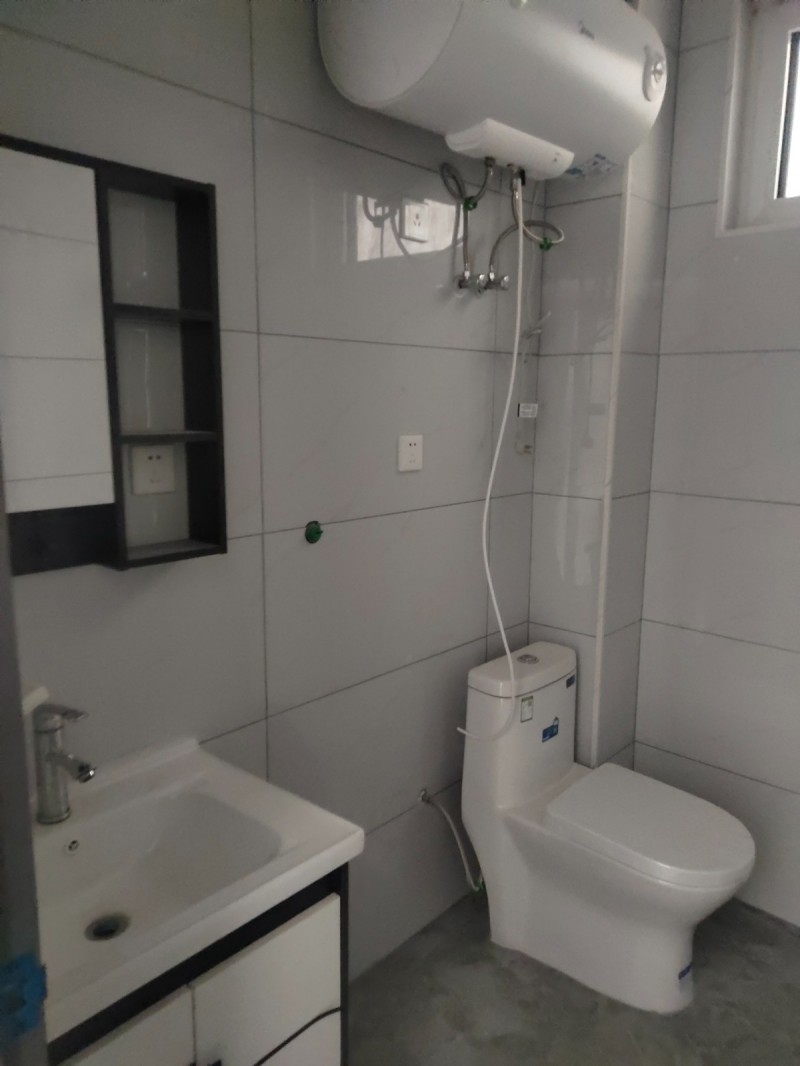 出租曲周县南关村自建单元楼一楼，三室两厅两卫一厨，家具家电齐全，拎包入住。可随时（第 5 张）