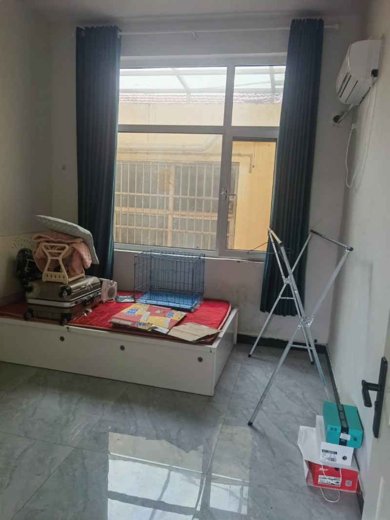 一单元楼8月中旬低价出租，一梯一户安静不乱，紧邻汽车站，三小，五小，招贤路小学，（第 2 张）