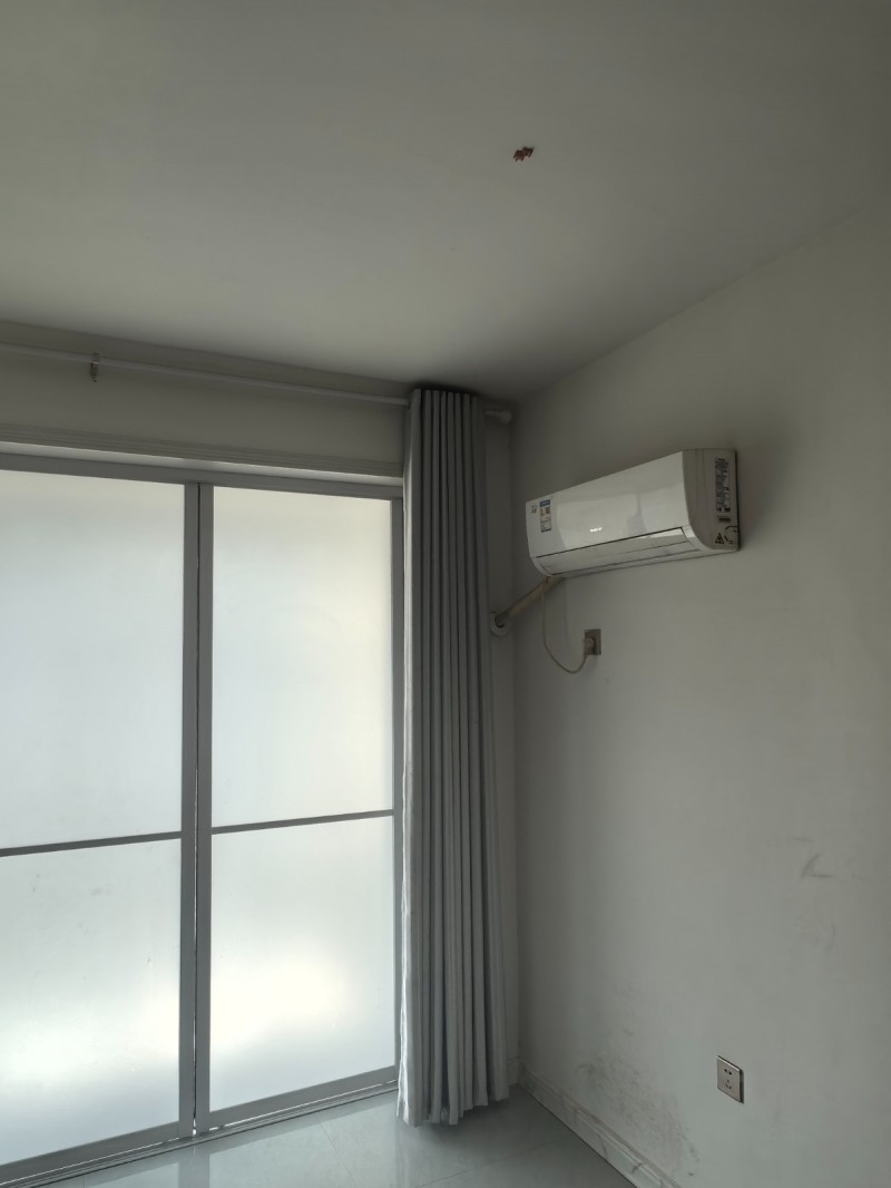 单元房，有一室二室房源，简单装修，拎包入住
地址:生态公园南门，南关中心幼儿园（第 4 张）