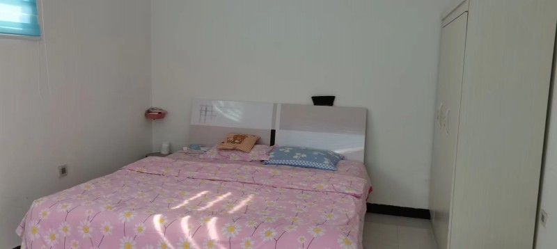 出租南环附近单元房，三室两厅，及小户型。简单家具，拎包入住，有院子，生活方便，价（第 2 张）