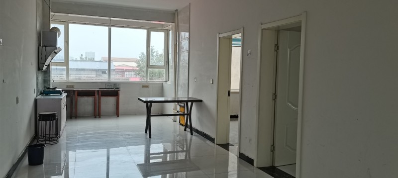 出租南环附近单元房，三室两厅，及小户型。简单家具，拎包入住，有院子，生活方便，价（第 3 张）