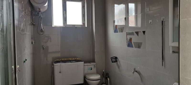 出租南环附近单元房，三室两厅，及小户型。简单家具，拎包入住，有院子，生活方便，价（第 4 张）
