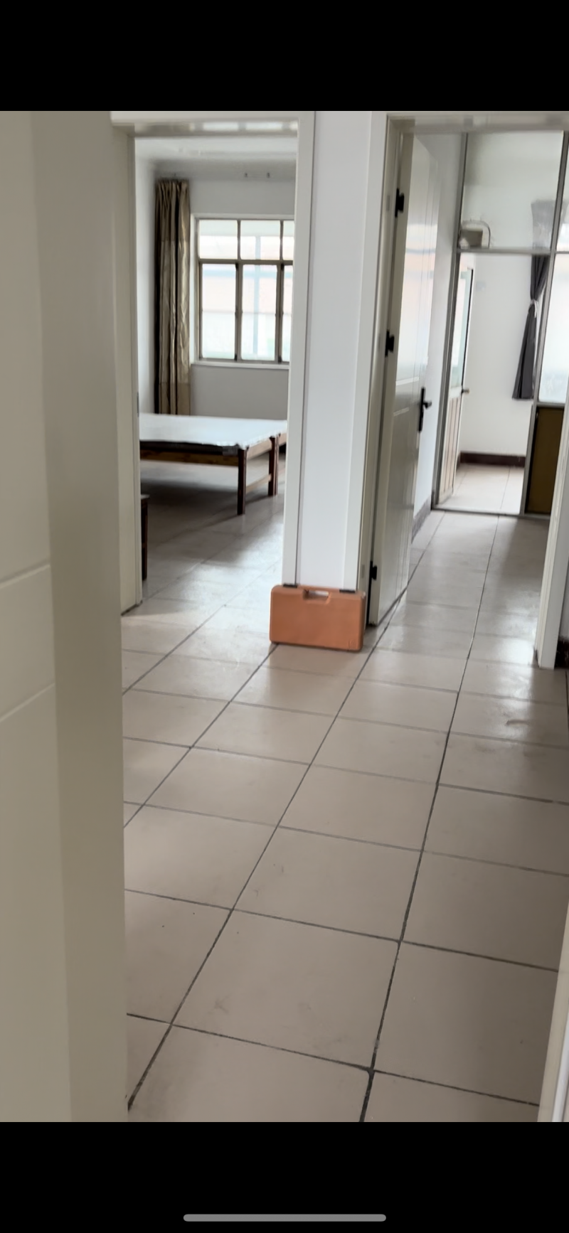 市场街企业局家属院三室两厅一卫，室内家电齐全，临近向阳小学三中七中，附近有小吃街（第 3 张）
