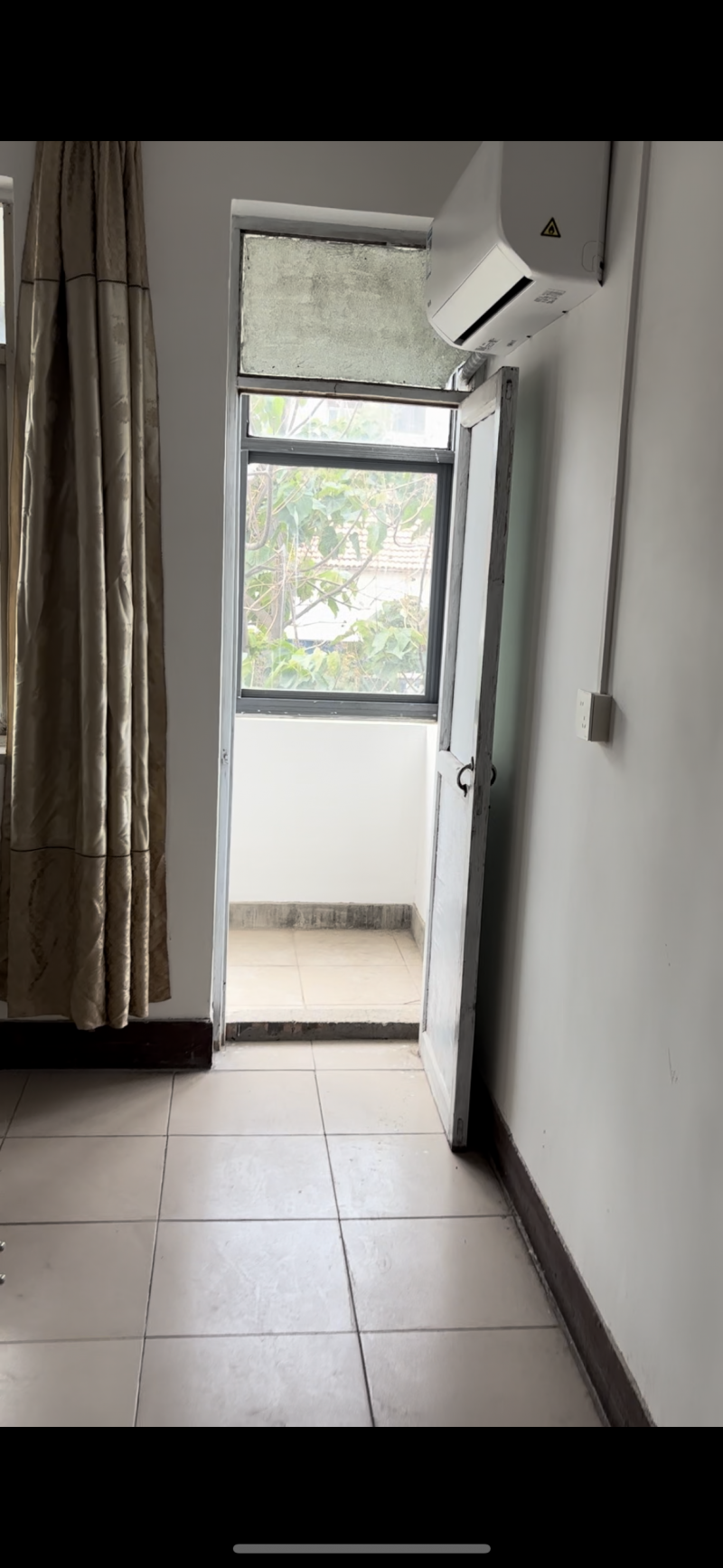 市场街企业局家属院三室两厅一卫，室内家电齐全，临近向阳小学三中七中，附近有小吃街（第 4 张）