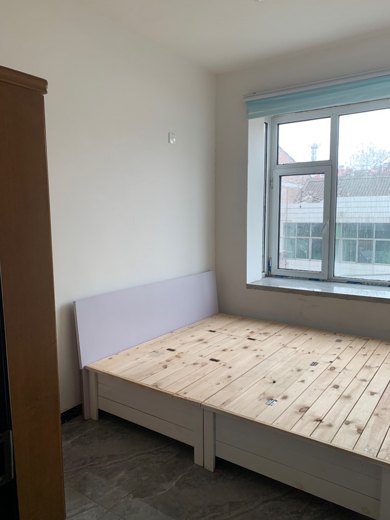 出租益兴小学附近乾城对面自建房，三室一厅一厨一卫、水电齐全，简单家具。（第 2 张）