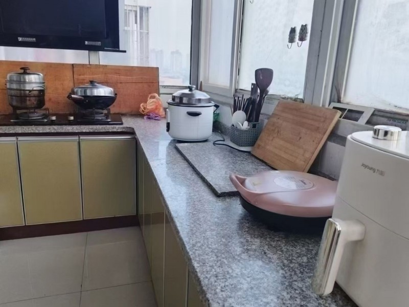 兴盛家园出租房屋紧邻一小附近拎包入住家具家电齐全六楼无电梯非诚勿扰（第 7 张）