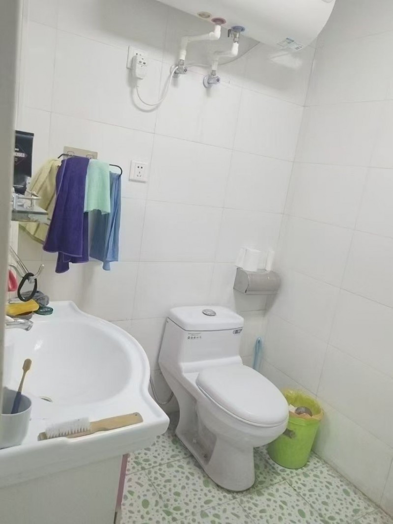 兴盛家园出租房屋紧邻一小附近拎包入住家具家电齐全六楼无电梯非诚勿扰（第 8 张）