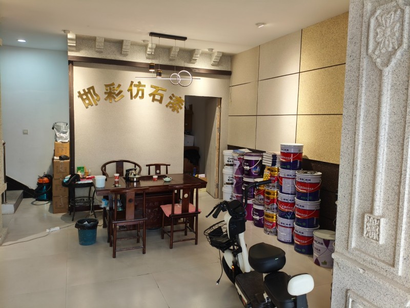 刚空出来的三间精装两层底商出租，上下水，有厨房，可办公可住。面积260平左右。有（第 2 张）