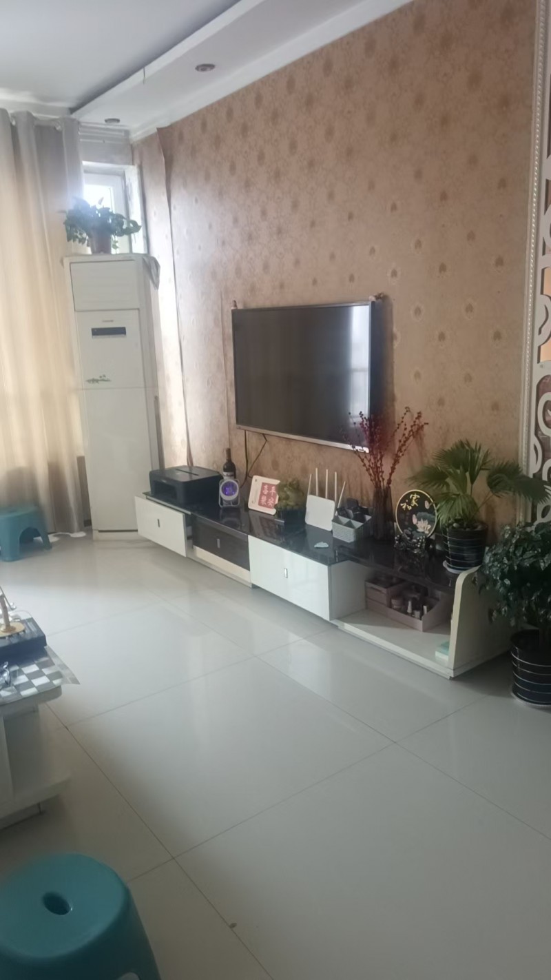 出租圣润豪庭小区三室两厅两卫，设备齐全 拎包入住，价格美丽（第 2 张）