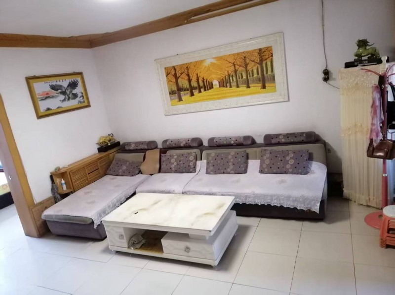 房屋出租 农行小区三室一厅，家电，家具齐全，水电暖齐全，可拎包入住，有意者可联系（第 1 张）