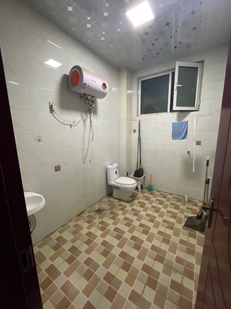 桃园街二中附近桃园街有一单元楼出租，学区房，水、电、暖、家具家电齐全，拎包即住，（第 2 张）