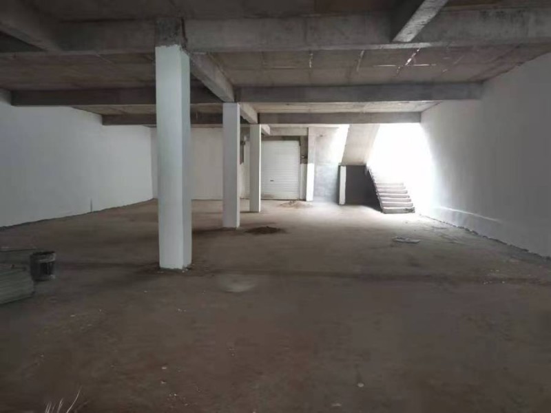 仓库出租，门面大厅500平米 
地址:五谷丰登大酒店往东200米路南（第 3 张）