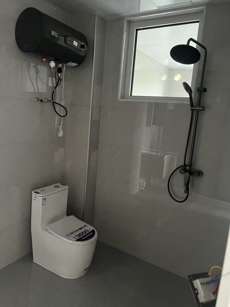 新建一套自建房一套，有三室两厅一厨一卫，有两室两厅一厨一卫，有独立小院，方便停车（第 5 张）
