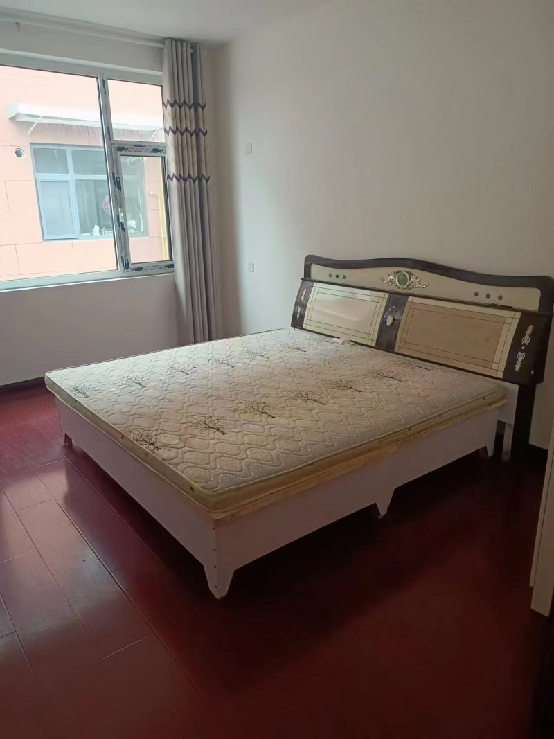 出租房屋，西关自建房，三室一厅一厨一卫，有空调，热水器，家具齐全，拎包入住，临近（第 1 张）