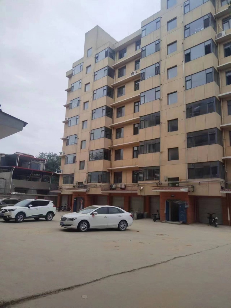 个人出售， 新市场自建楼房 ，3层2套对门120多平米毛胚 ，停车方便，（第 1 张）