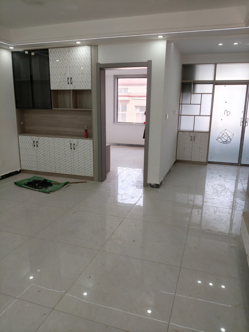 东关自建房 位置优势，南邻广运府东湖公园，东邻滨河小学交通方便出售三层西户，三室（第 3 张）