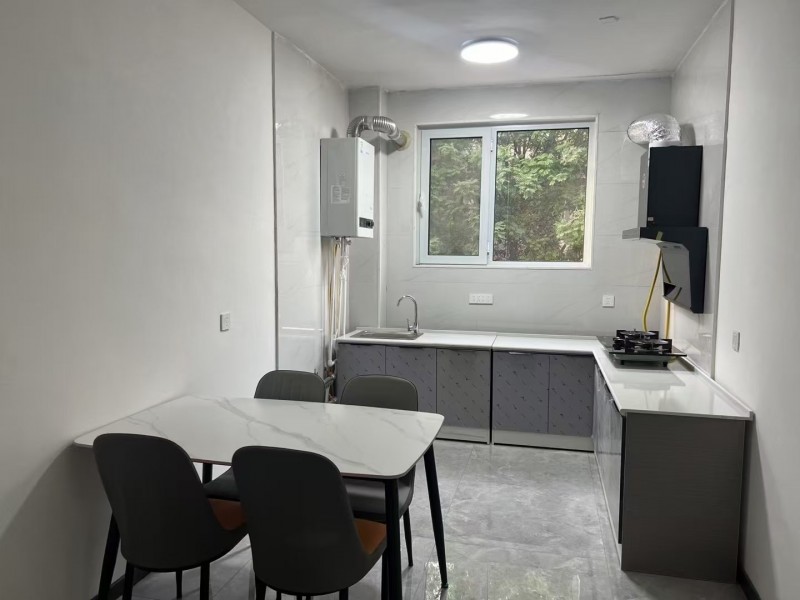焦庄自建房，出租二楼，三楼，都是三室两厅两卫，家具家电齐全，有空调地暖，拎包入住（第 3 张）
