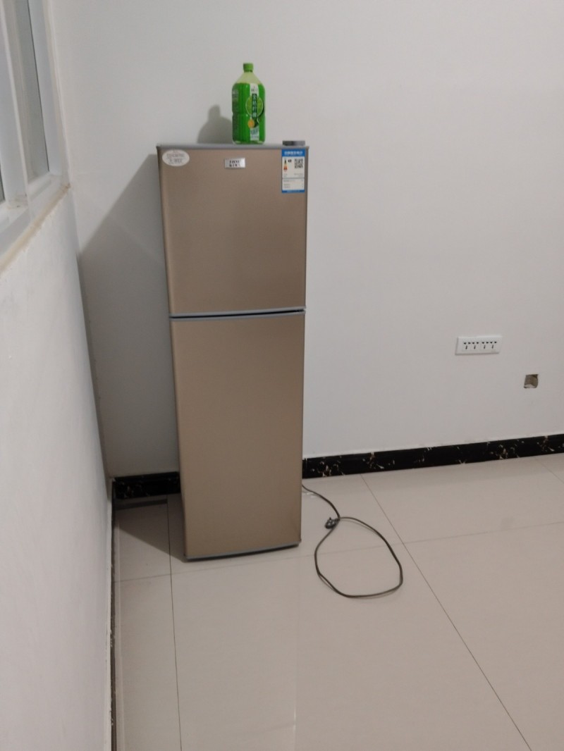 出租两室一厅一厨一卫，家电齐全拎包入住，停车方便，近邻滨河小学，实验一，实验四，（第 5 张）