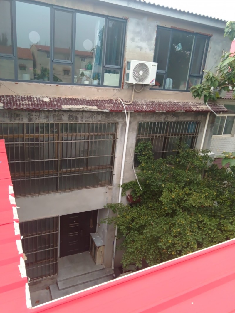 出租 西关北紧挨站前路小学一团院，精装修，简单装修都有（第 1 张）