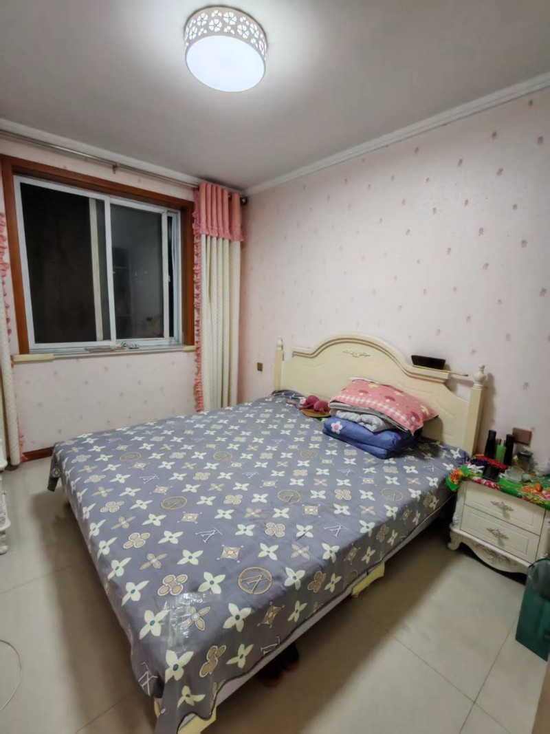 出租 广安小区2室2厅1卫，3楼有家具地暖可以拎包入住，地理位置优越，附近学校广（第 2 张）