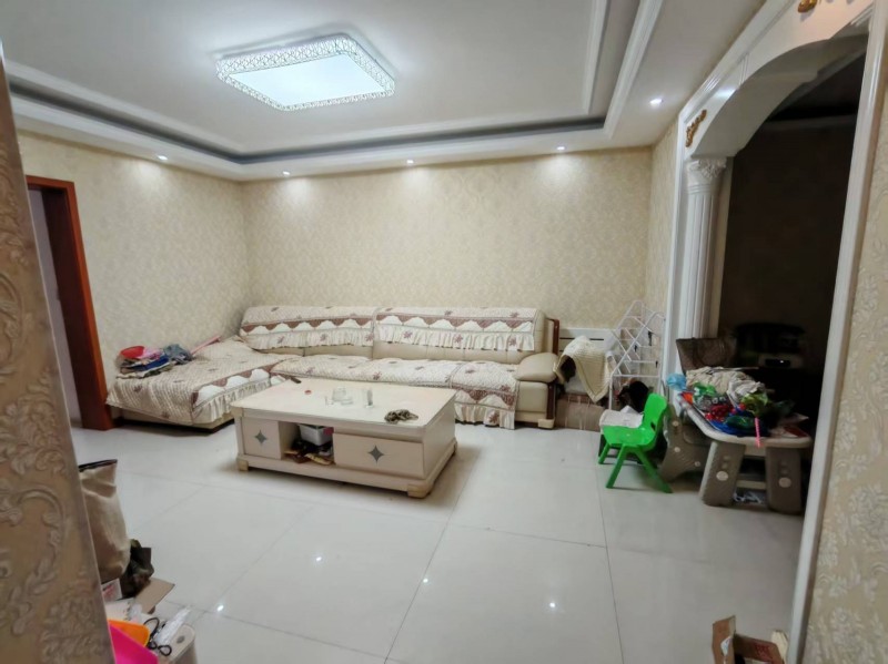 出租 广安小区2室2厅1卫，3楼有家具地暖可以拎包入住，地理位置优越，附近学校广（第 4 张）