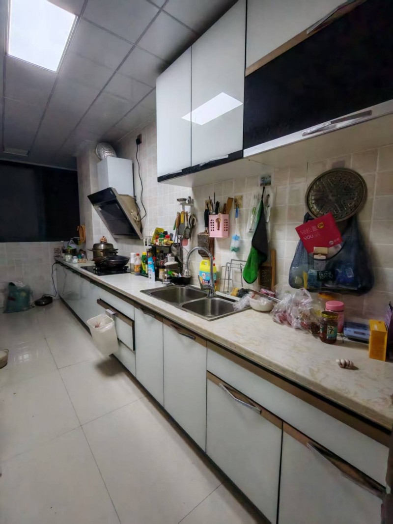 出租 广安小区2室2厅1卫，3楼有家具地暖可以拎包入住，地理位置优越，附近学校广（第 5 张）