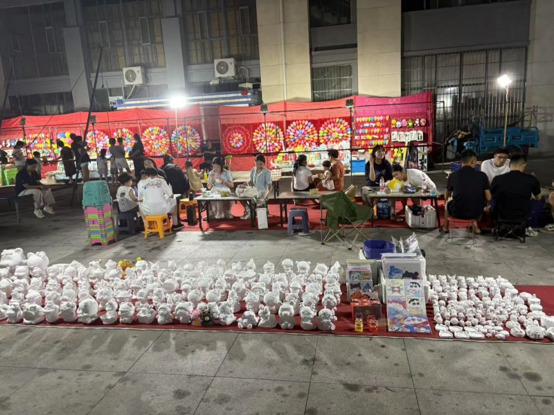 1万整体转让临漳邺都花园中间摊位石膏娃娃生意，
面积40平，租金6000/年，（第 1 张）