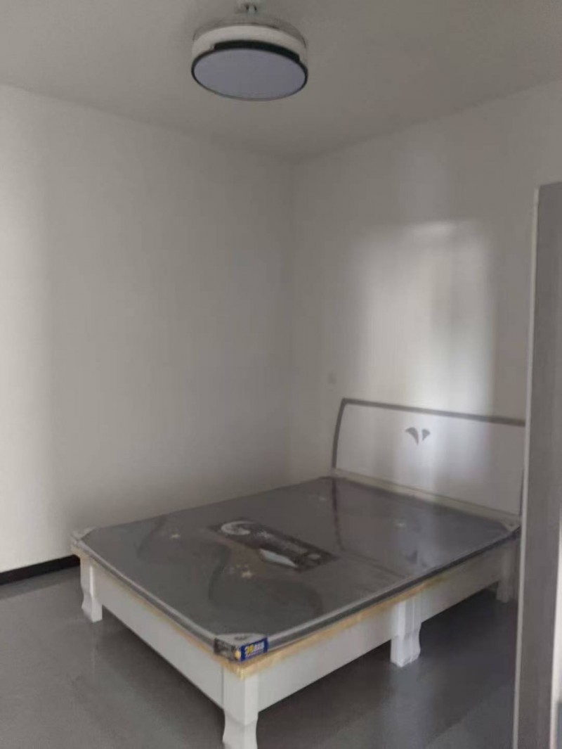 出租住房 1、紧邻第一实验小学，县第一幼儿园， 2、两卧一卫一厨（内含燃气）一厅（第 2 张）